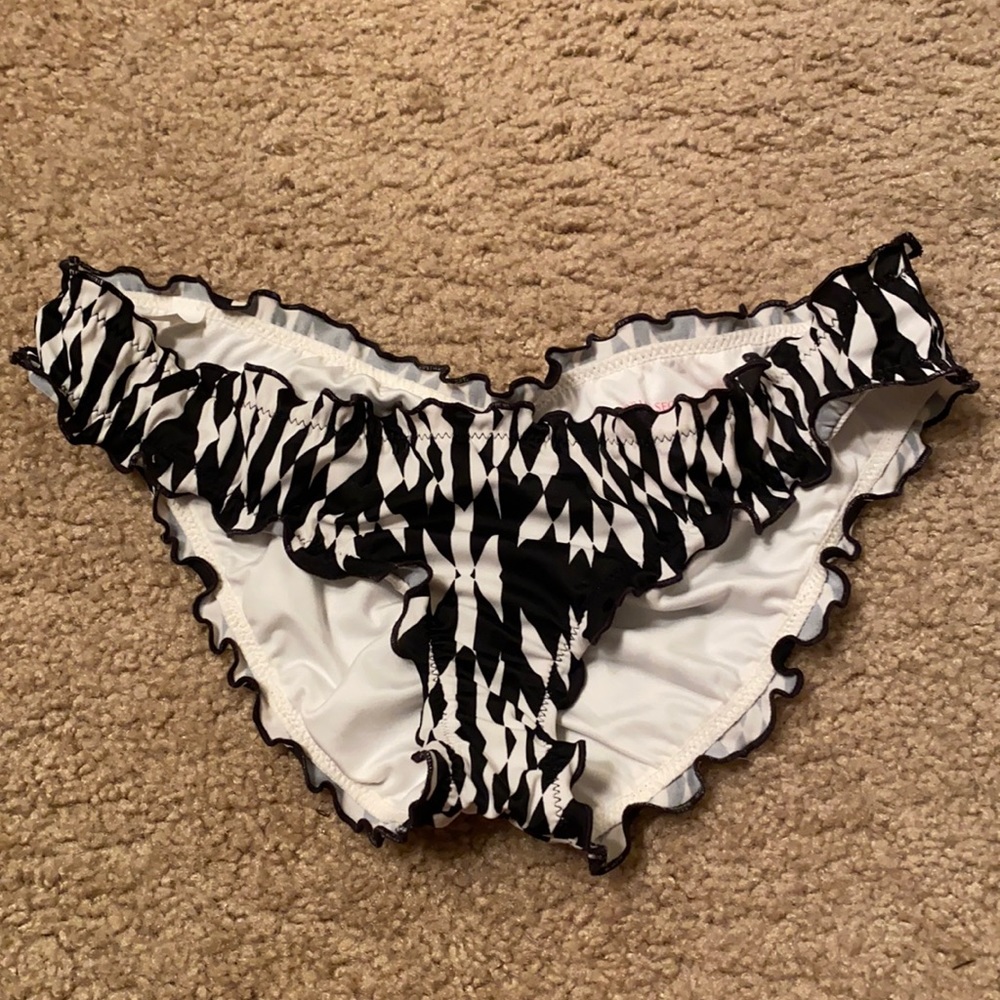 VS Ruffle Cheeky bikini bottoms